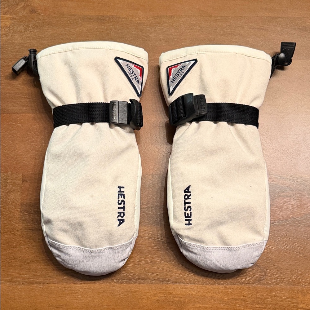 Hestra Powder Gauntlet White Mittens with Black Straps